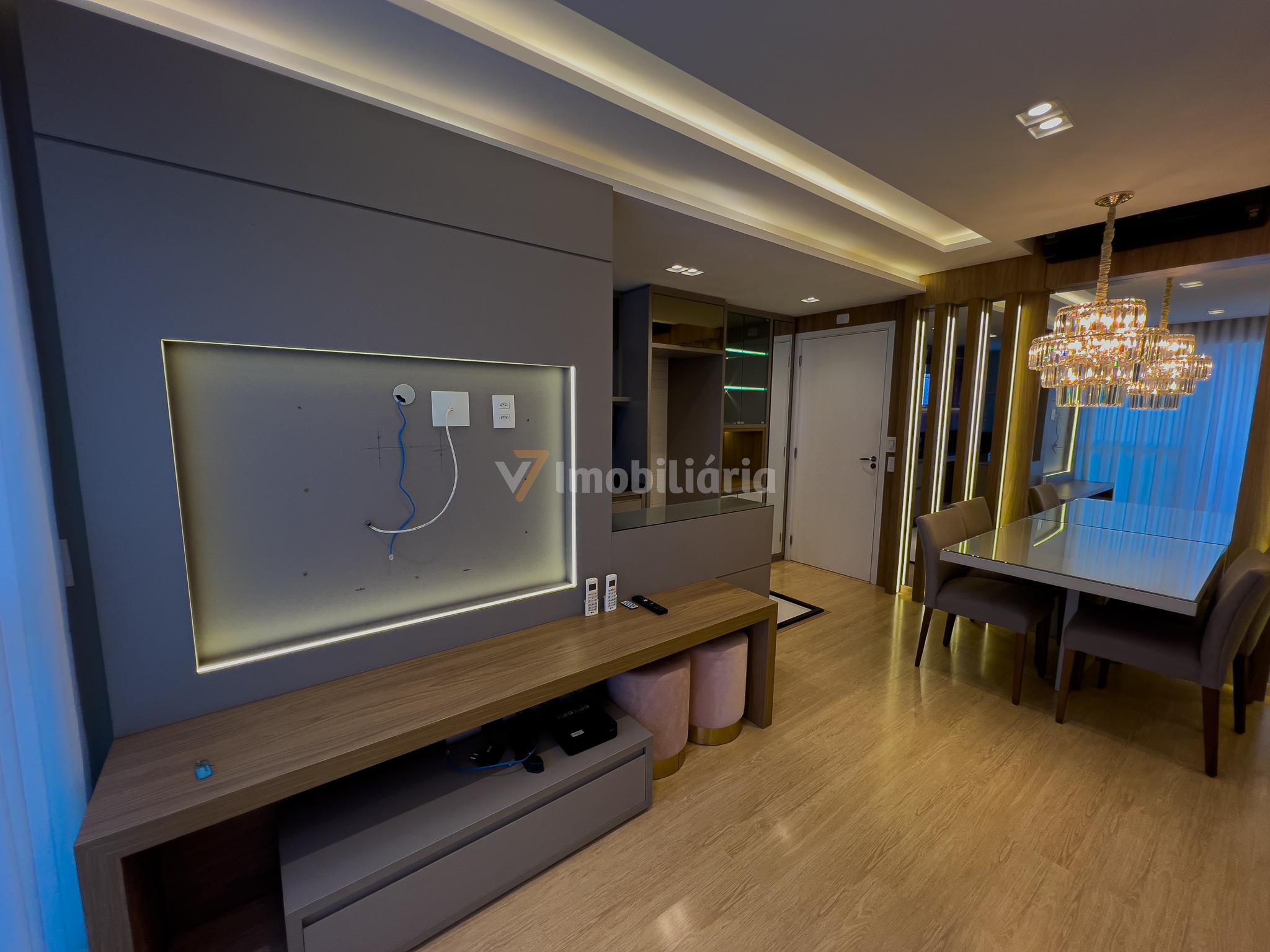 Apartamento semi-mobiliado à venda por R$680.000,00 - Vila Siam, Londrina, PR