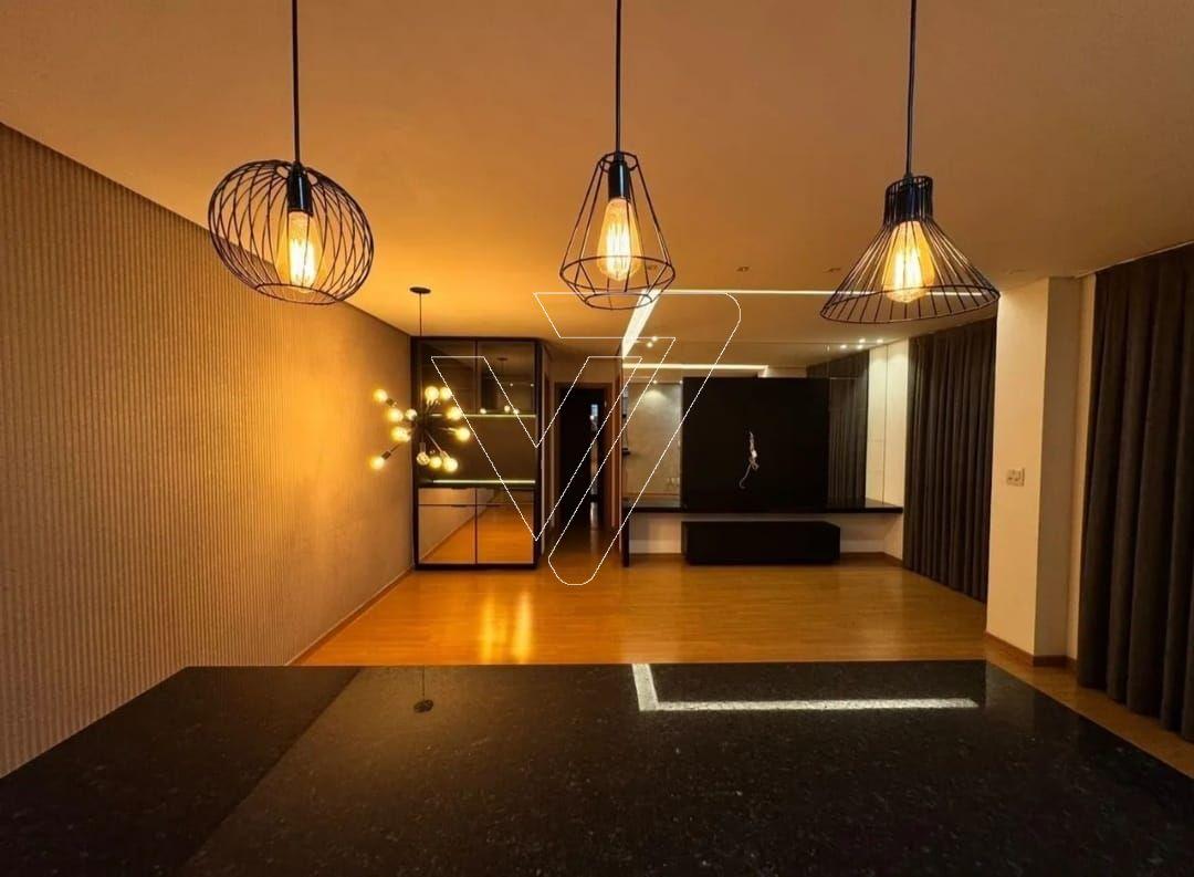 Apartamento 2 Quartos – Andar Alto, com Móveis Planejados!