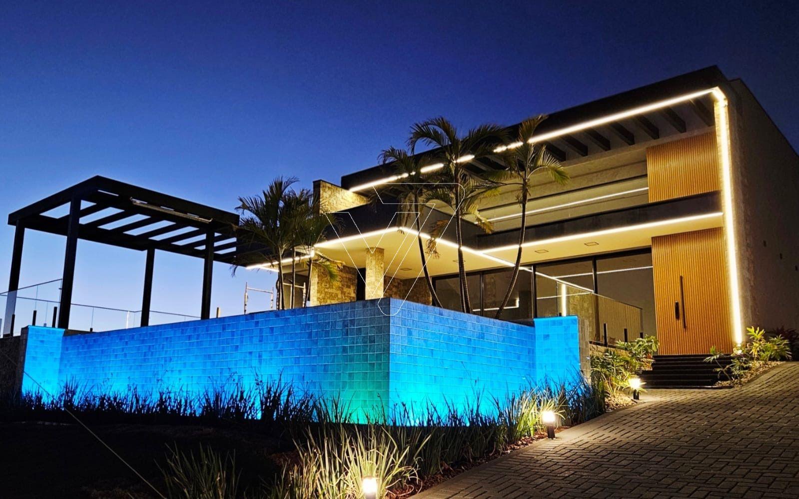 Casa de Alto Padrão no Ecovillas do Lago — Exclusividade, Natureza e Sofisticação